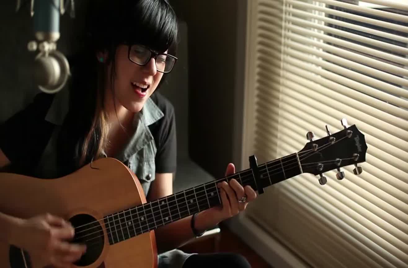 Daniela Andrade covers Radiohead's &quot;Creep&quot;.
