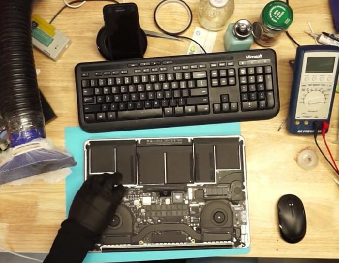 Ingenious MacBook engineering explained in three minutes.