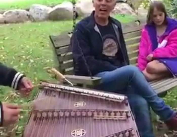 Dulcimer cover of "Everybody Wants to Rule The World" featuring actual