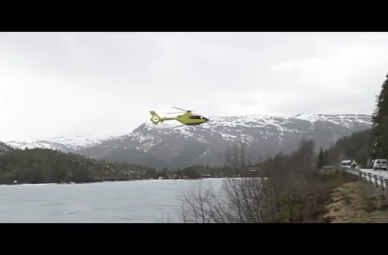 Norway: Helicopter balances on road railing to drop off emergency ...
