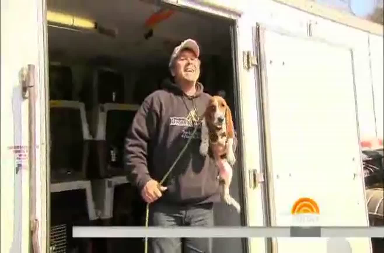 Man drives more than a million miles to save 2,000 dogs.(02)