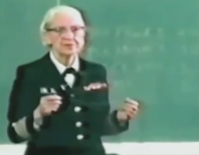 Grace Hopper demonstrates the length of a nanosecond.