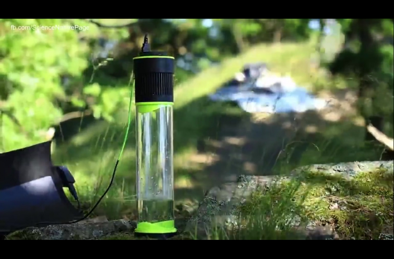 The selffilling water bottle of the future.
