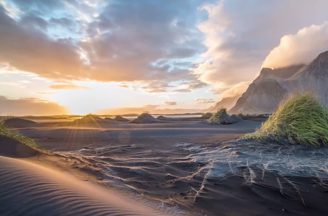 Stunning timelapse of Iceland's natural beauty by Stian