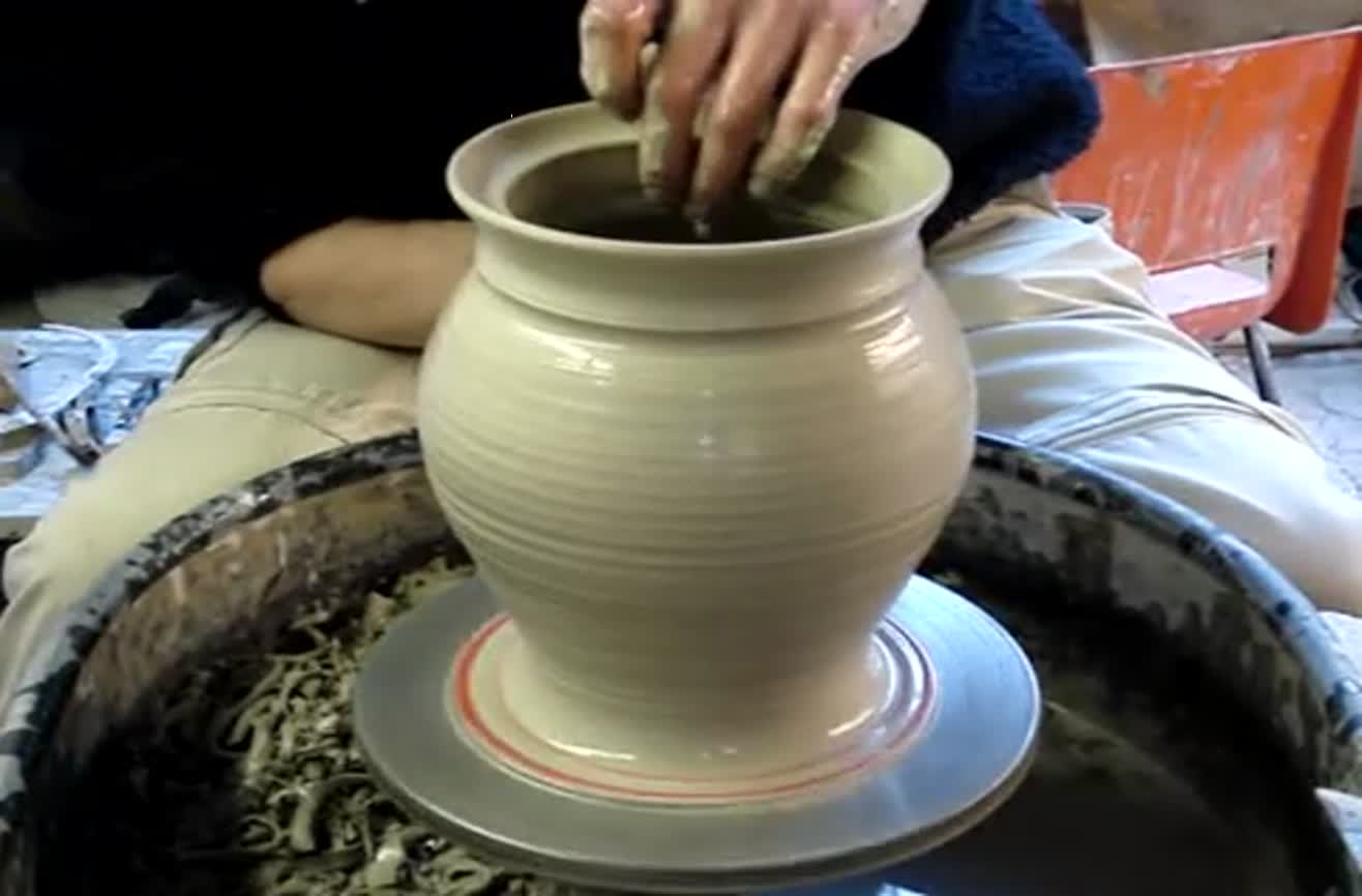 making-clay-pottery-with-a-potter-s-wheel
