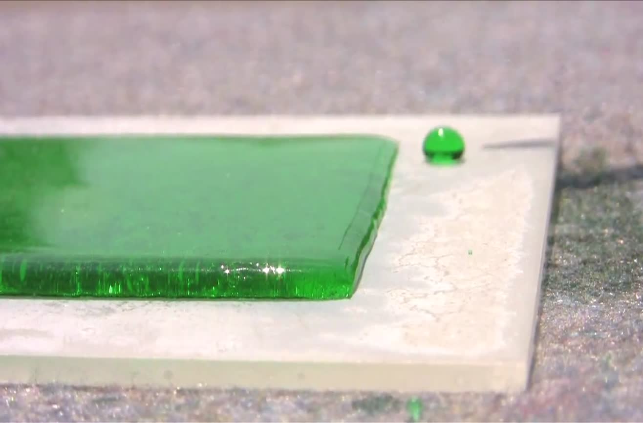 Superhydrophobic and oleophobic coating.