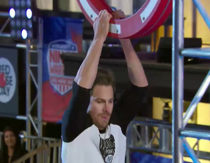 Arrow star Stephen Amell completes American Ninja Warrior on his first try.
