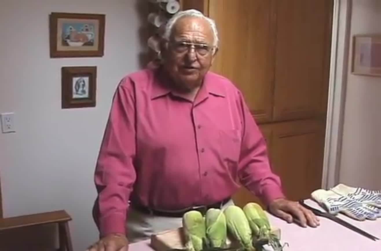 How to shuck corn like a boss 