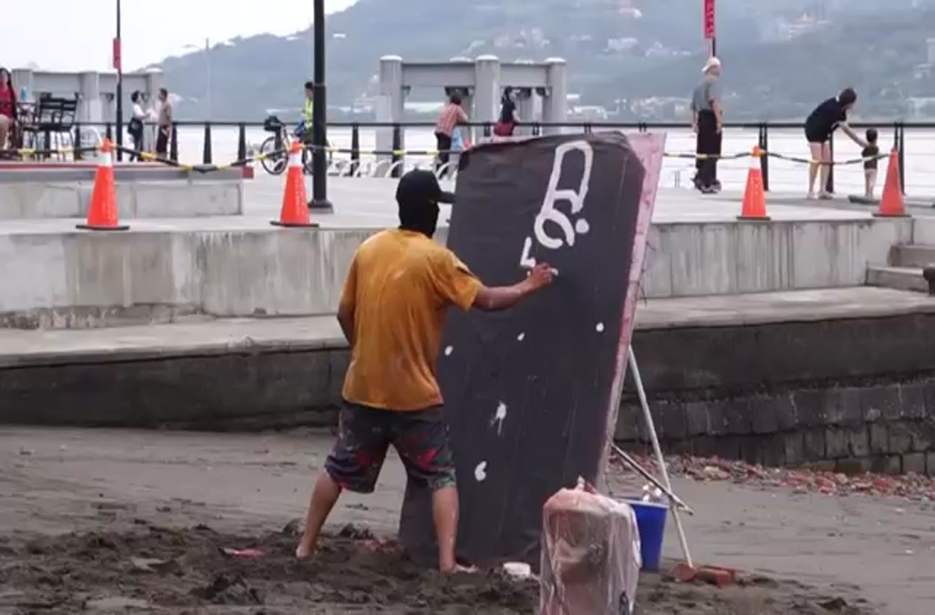 An artist paints a stunning portrait of a legend... upside down.