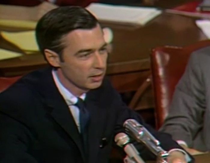Mister Rogers defends public television before the senate.