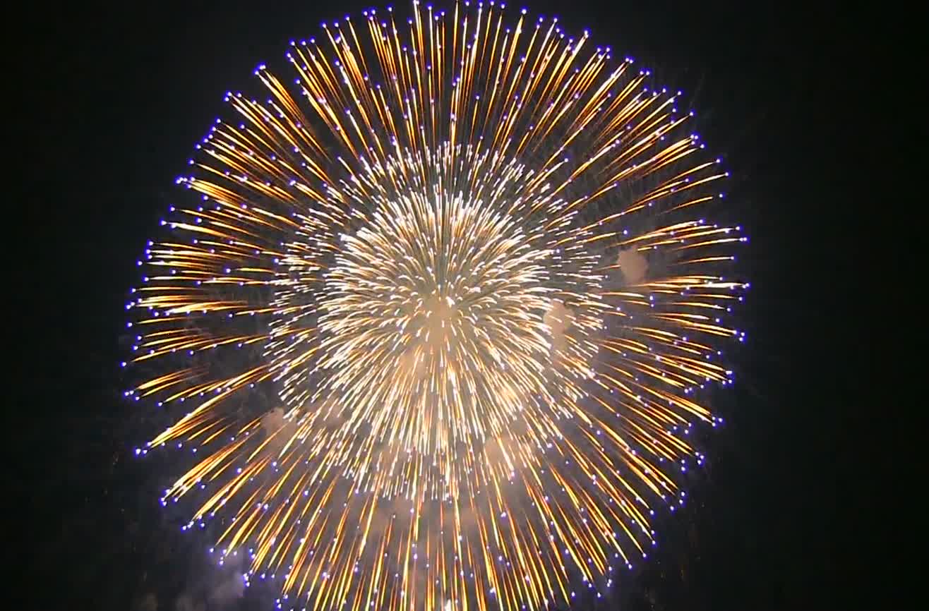 Huge fireworks show with 600 mm shells.