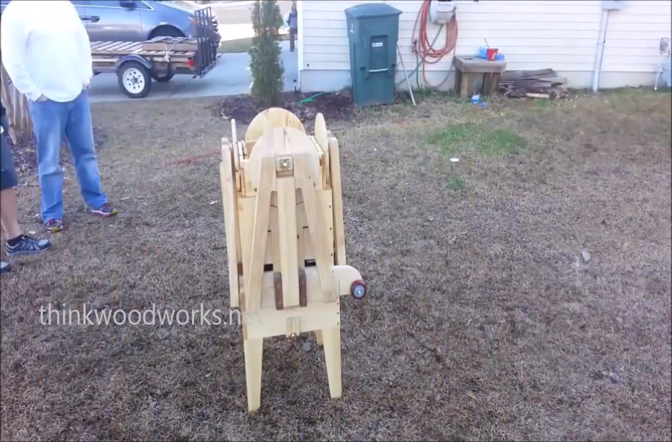 This folding table has an incredible hidden feature.