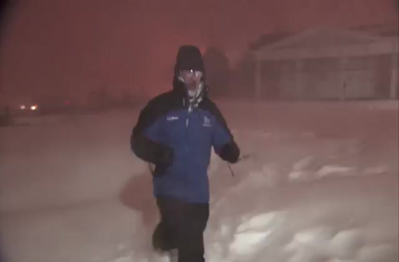 Thundersnow Has This Weatherman Flipping Out On Live Tv