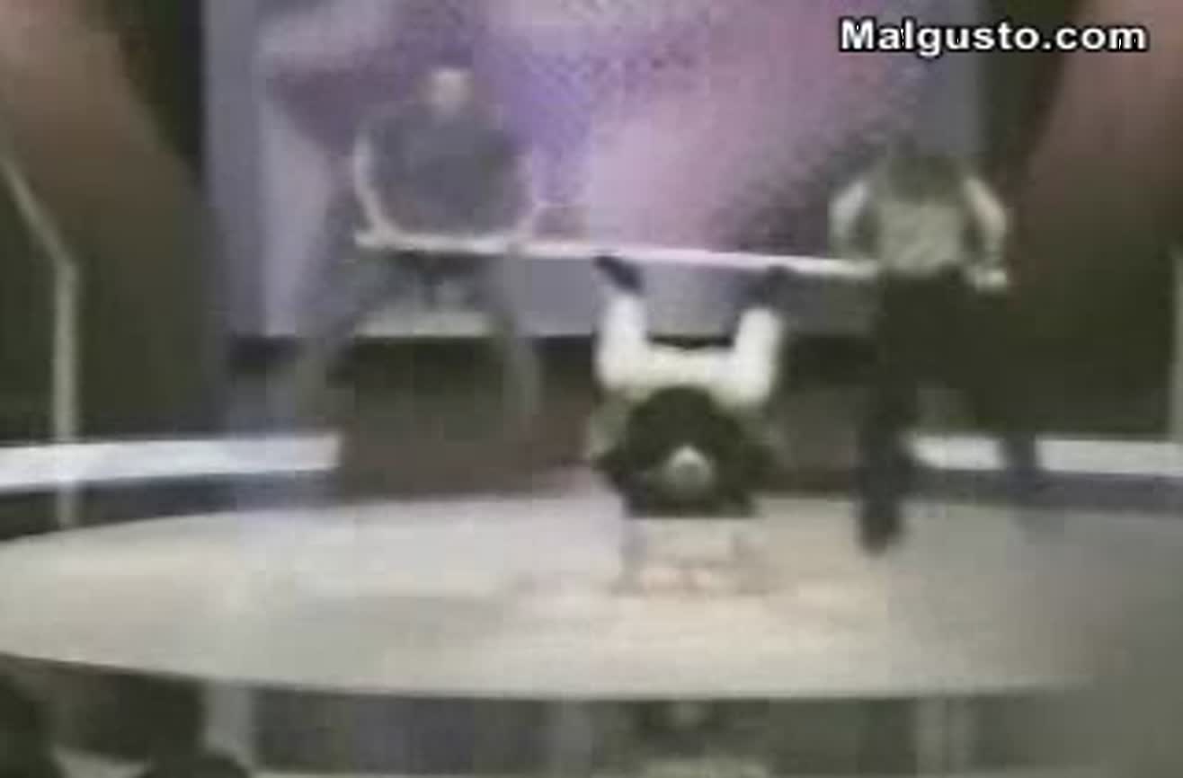 Amazing leg spinning skills.