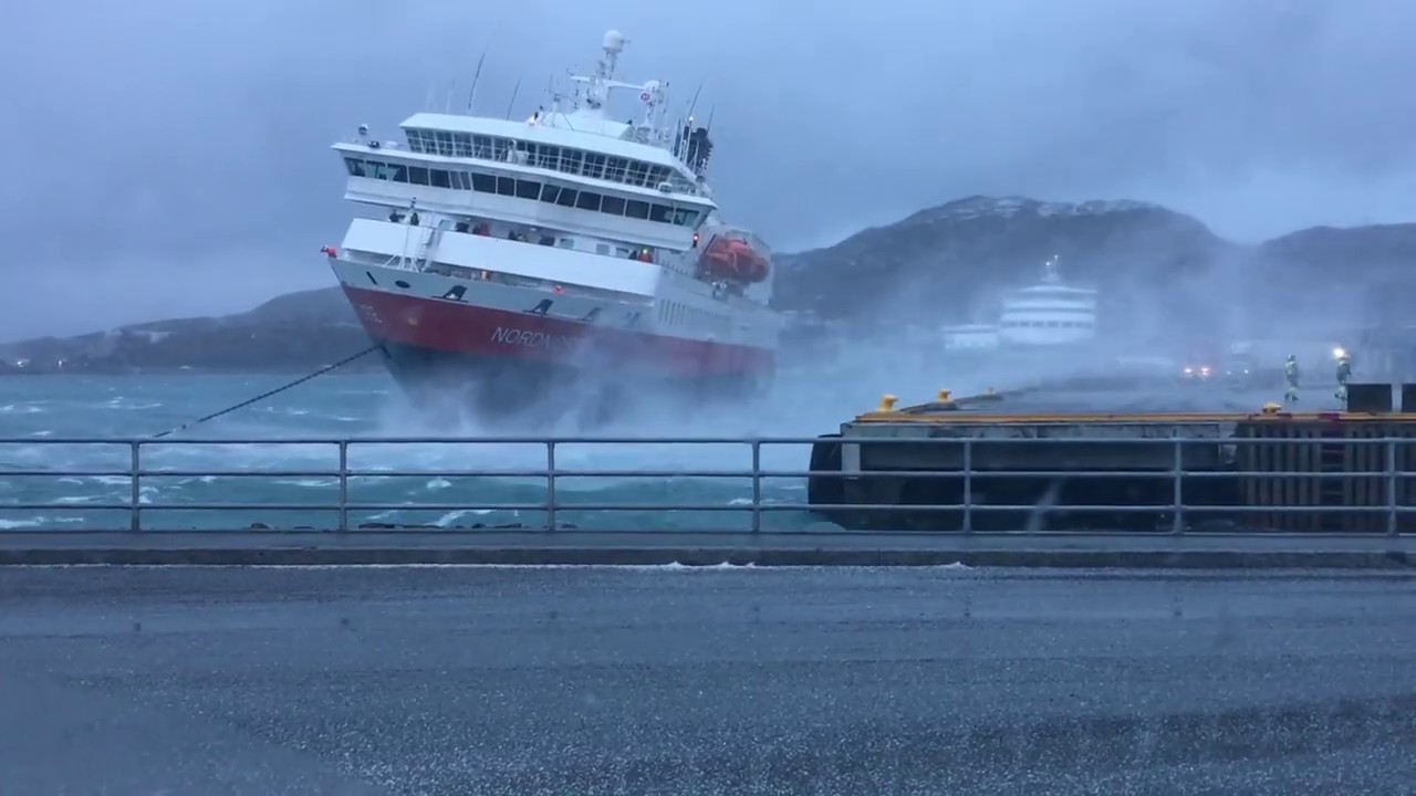 Docking a ship under severe wind conditions