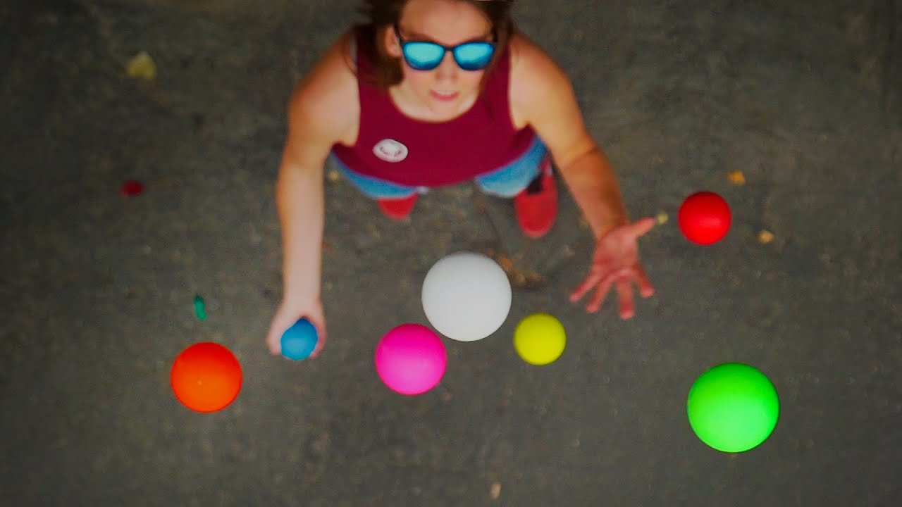 Watching juggling from above makes objects look like they are floating