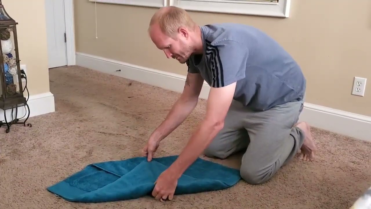 Spacesaving way to fold towels.